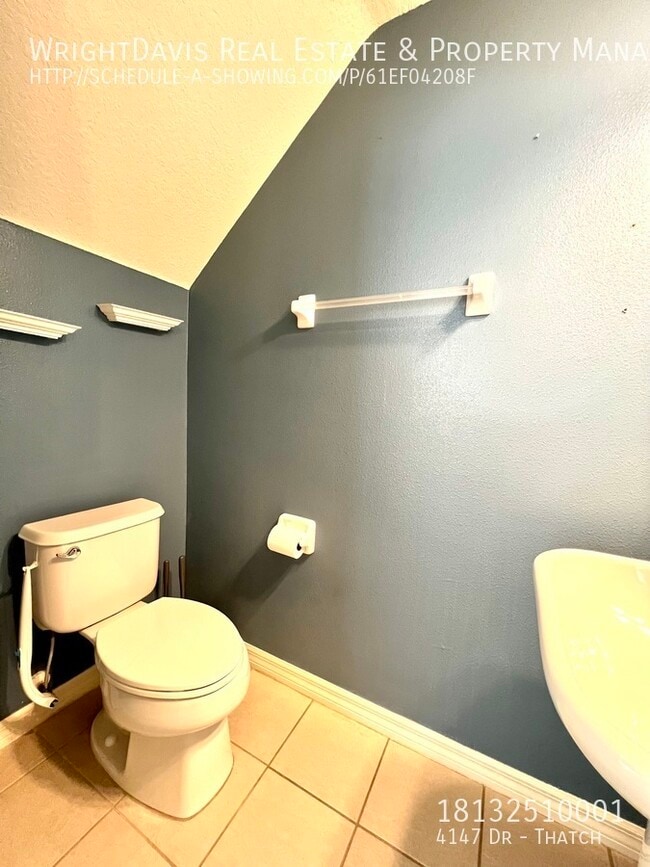 Building Photo - Large townhome at Sabal Pointe!