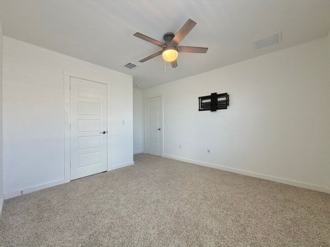 Building Photo - 2901 Louris Ln