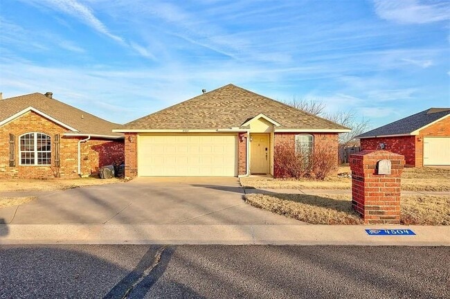 Primary Photo - 4504 Applegate Dr