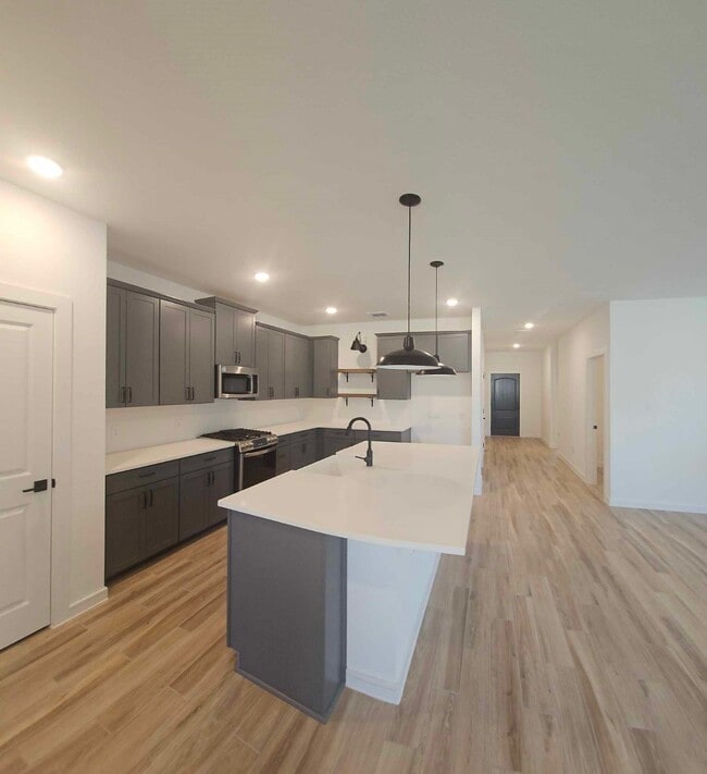 Building Photo - 8414 Bay Oaks Dr