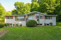 Building Photo - Brentwood Oasis: Newly Renovated 3 Bed, 2 ...