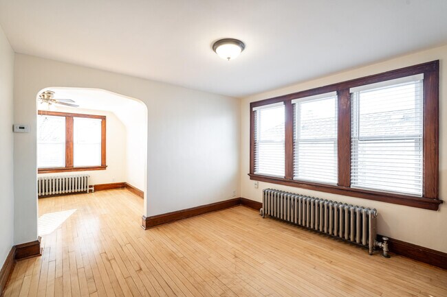 Building Photo - 2213 S 72nd St