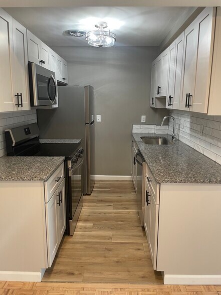 Fully renovated kitchen- all new appliances - 1815 William Howard Taft Rd