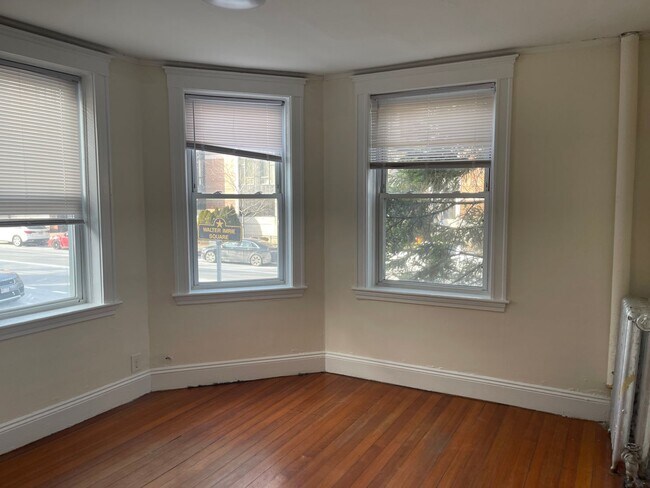 Building Photo - 524 Cambridge St