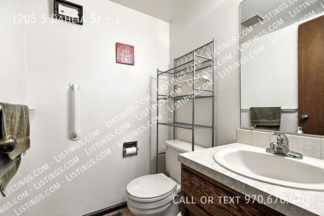Building Photo - 1205 S Dahlia St