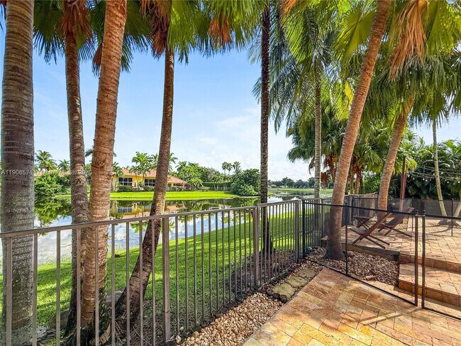 Building Photo - 2514 Poinciana Dr