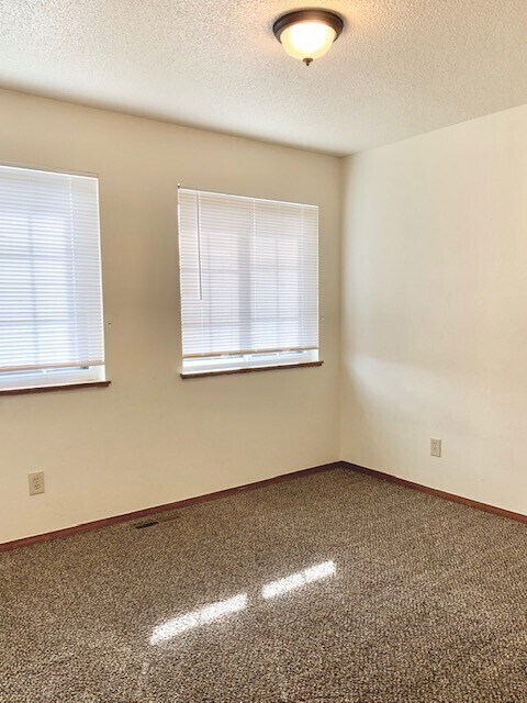 Building Photo - 3 Bed/2.5Bath Townhome in Greeley