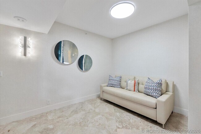 Building Photo - 3100 N Ocean Blvd