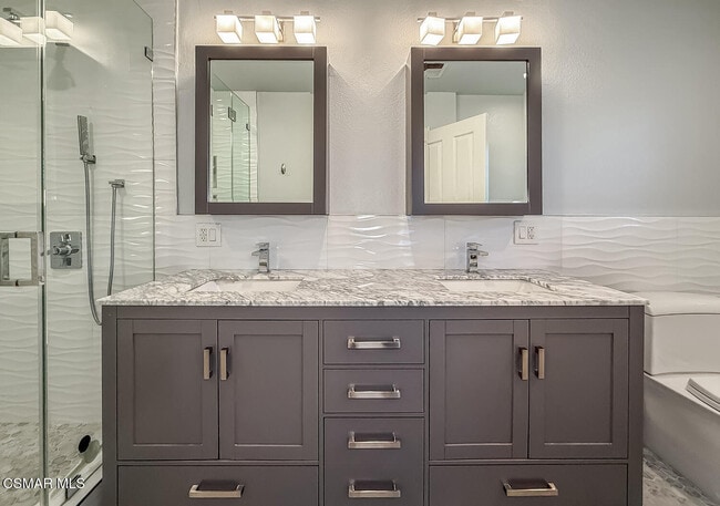 Building Photo - 5470 Seine Ct