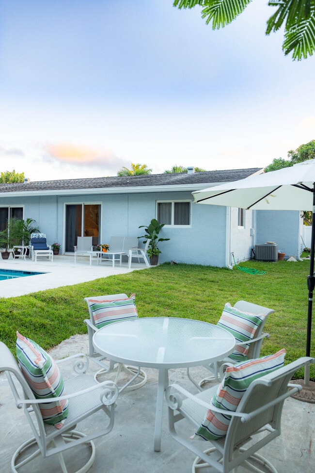 Building Photo - 1433 NE 23rd St