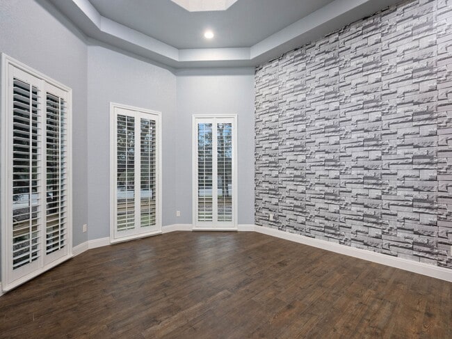 Building Photo - 202 Wellesley Loop