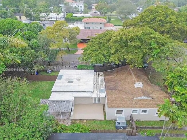 Building Photo - 410 Pinecrest Dr