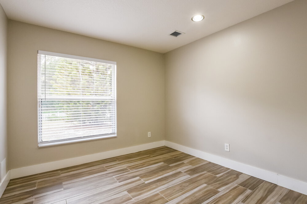 Building Photo - 12123 Woodglen Cir