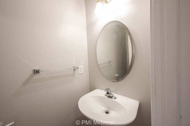 Building Photo - Charming 2-Bedroom, 2.5 Bath Home w/ Loft in Plainfield