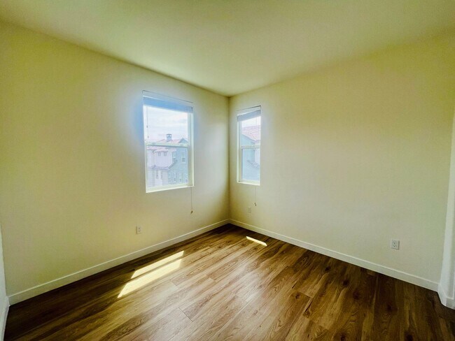 Building Photo - Vibrant 3 BED + 2.5 BA Milpitas Townhouse. Stainless Steel Appliances. Great Location.