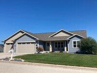 Building Photo - 207 Greenbrier Dr