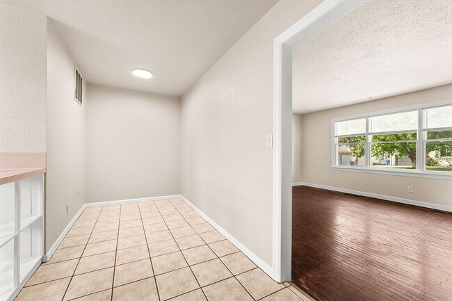 Building Photo - Stanford Duplex