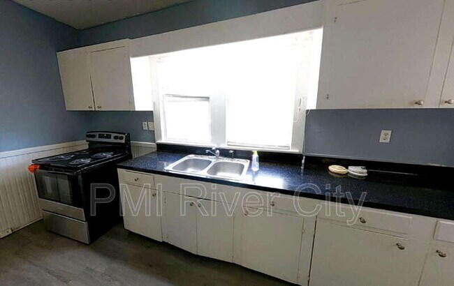 Building Photo - 453 Arlington Rd N