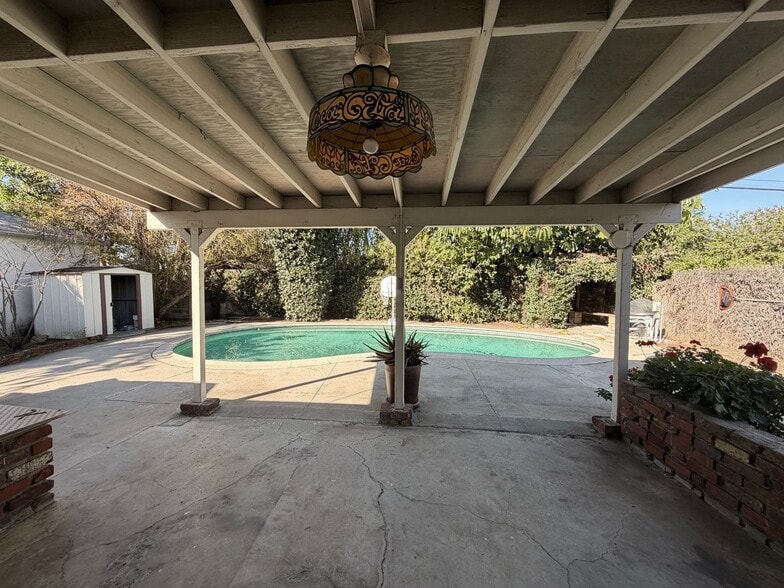 Building Photo - Charming 3BD Pool Home in Van Nuys | 2-Car Garage + Washer/Dryer + Central A/C