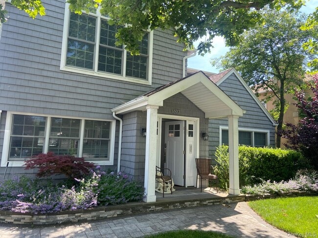 Primary Photo - 1697 Bay Blvd