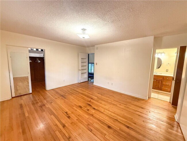 Building Photo - 2772 N Grafhill Dr