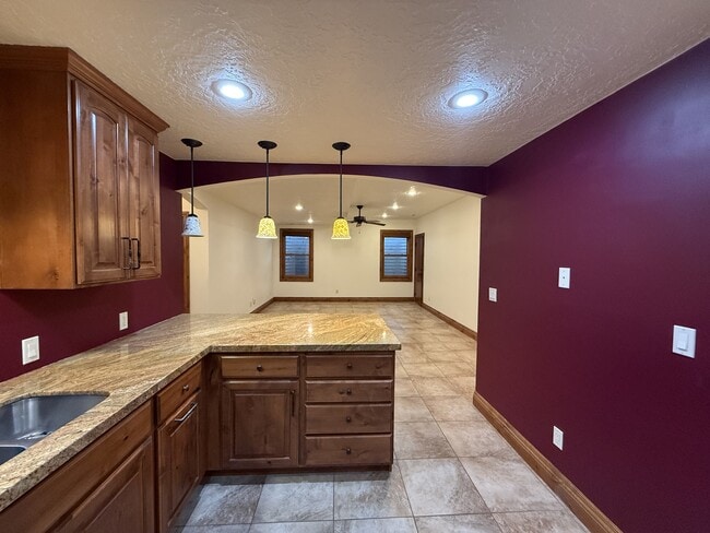 Building Photo - 6819 S Greenfield Way