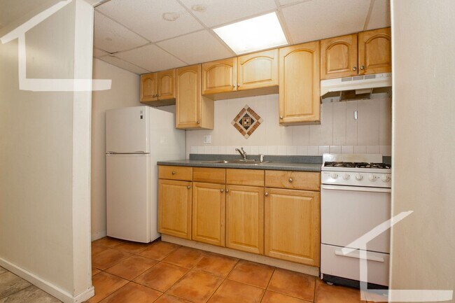 Building Photo - Beautiful newly renovated unit in Allston close to public transportation available NOW!
