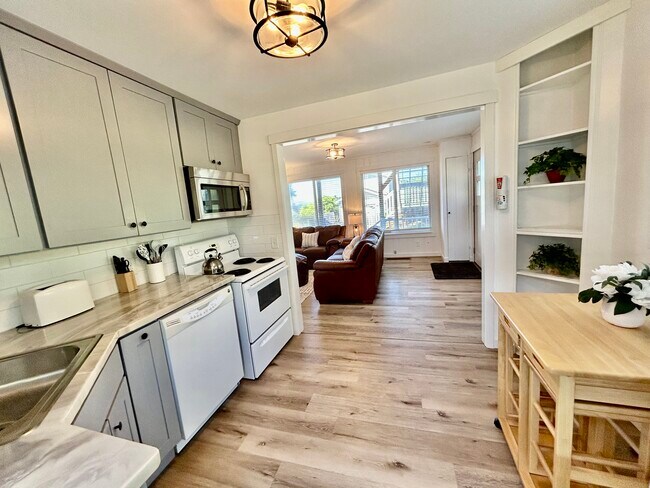 Building Photo - 1554 NW 35th Pl