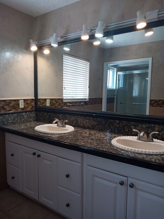 Building Photo - RIO RANCHO-FOUR BEDROOM HOUSE-Furnished