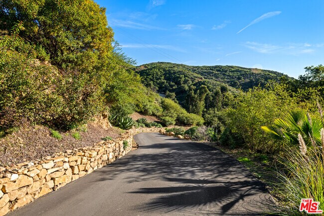 Building Photo - 503 Vera Canyon Dr