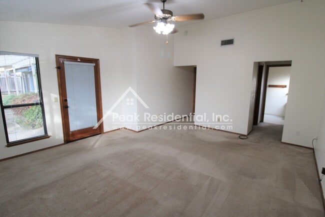 Building Photo - Wonderful Orangevale 4bd/2ba Home with 2 Car Garage!