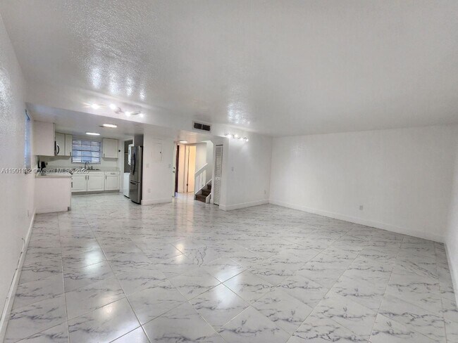 Building Photo - 5100 W 12th Ln