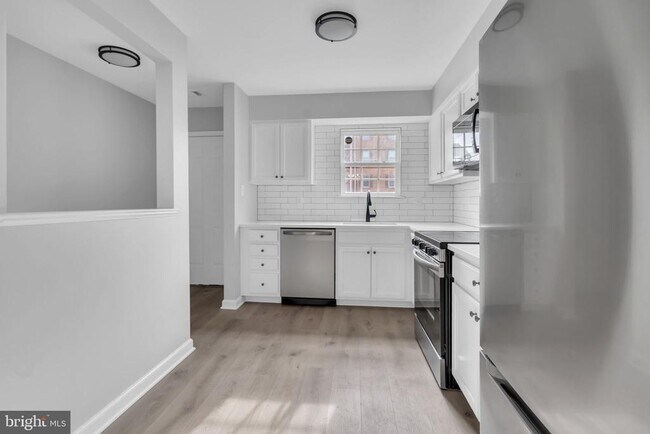 Building Photo - 8720 Sugarwood Ct