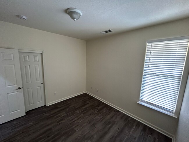 Building Photo - Spacious 4 bedroom home in Lemoore