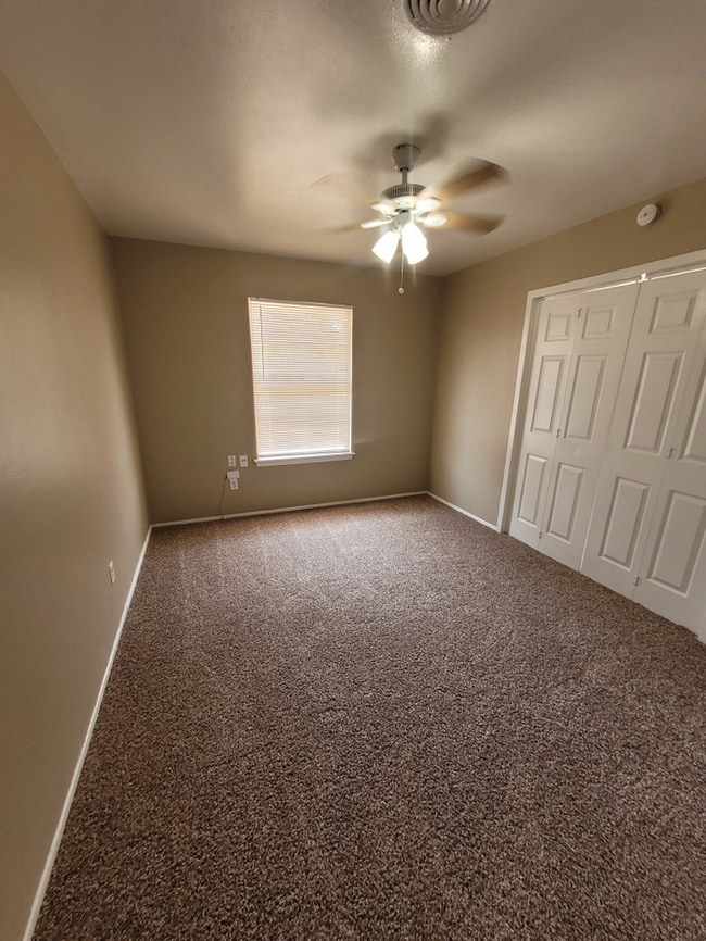 Building Photo - 4 bed 1.5 bath move in ready
