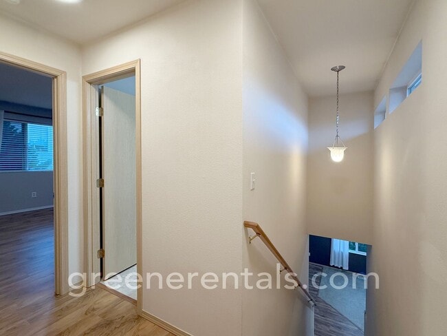 Building Photo - 3BR/2.5BA Townhome in Established Olympia Neighborhood