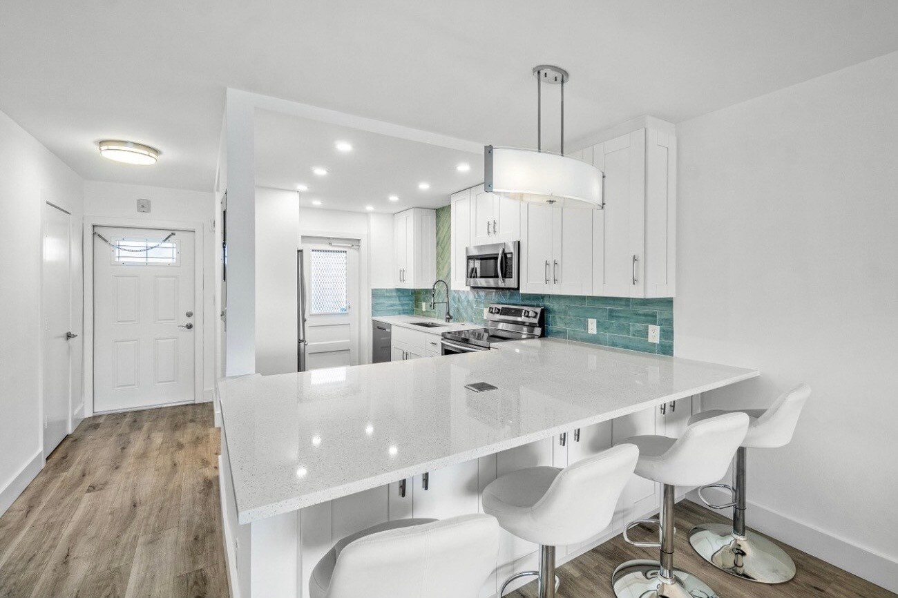 Building Photo - 698 NE Spanish River Blvd