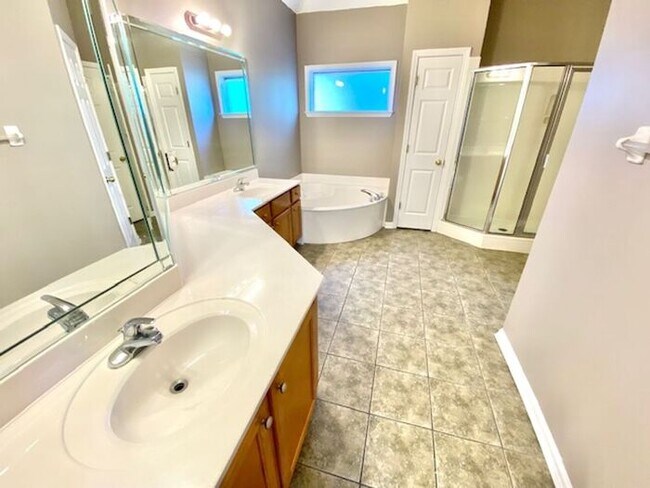 Building Photo - 3 Bedroom 2.5 bath with Loft Space Home in Cordova with Loft!