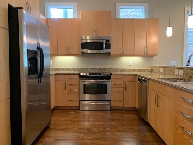 Building Photo - Stylish Germantown Townhome - Walkable Neighborhood