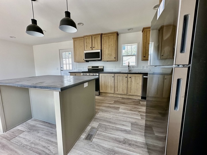 Building Photo - 16 Rainier St N