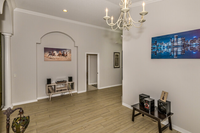 Dining Room - 1641 N Shadowview Path