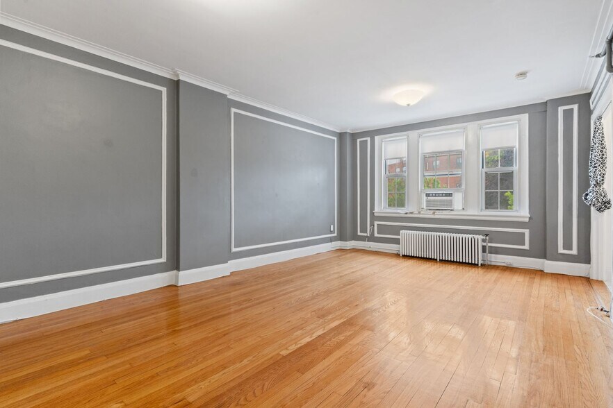 Building Photo - 1450 Beacon St