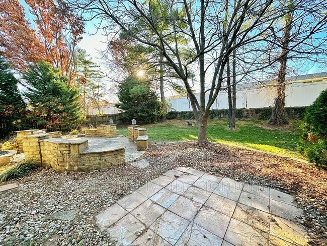 Building Photo - 2747 Sherborn Ln