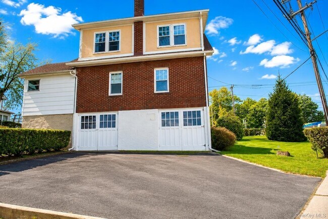 Building Photo - 153 Wisner Ave