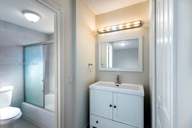 Building Photo - 460 E 23rd St