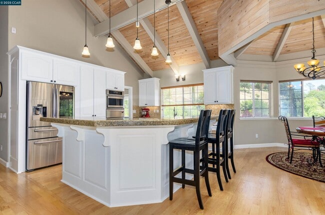Building Photo - 3434 Woodview Dr