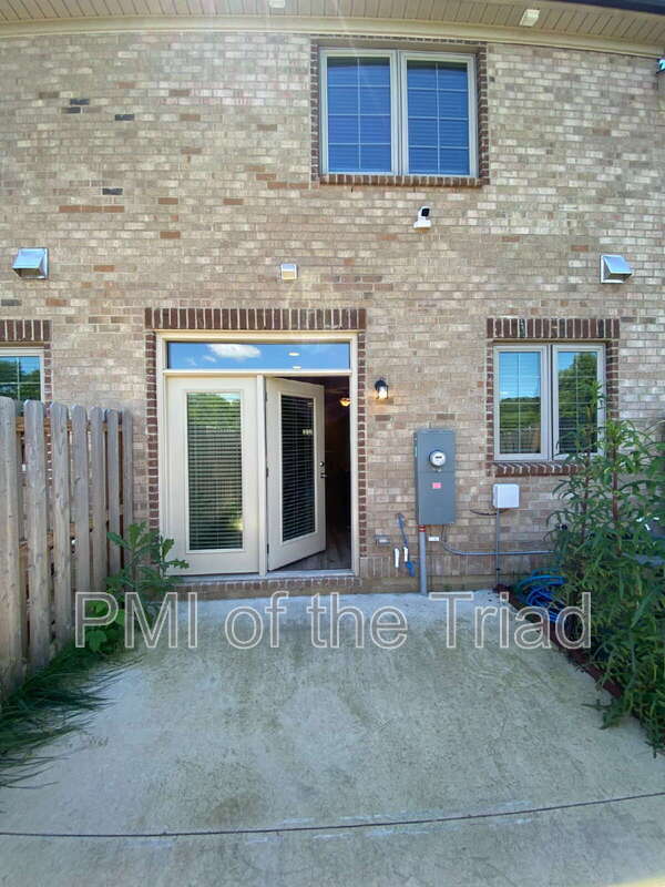 Building Photo - 3835 Thistleberry Rd