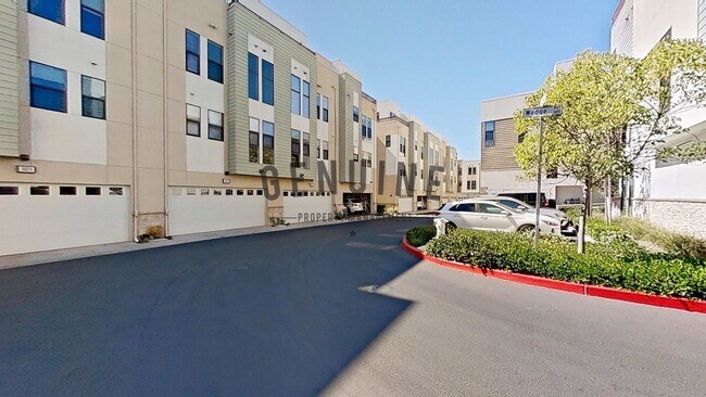 Building Photo - Beautifully Furnished 3Bd 3.5Ba Condo in Costa Mesa