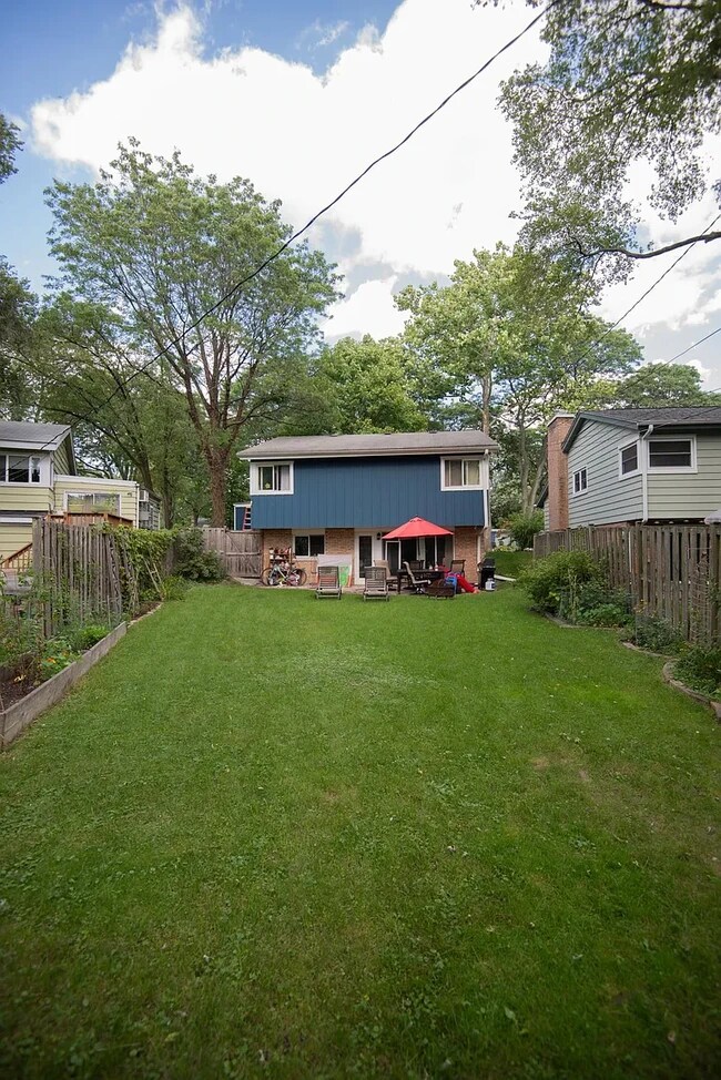 Building Photo - 2648 Hillside Ln