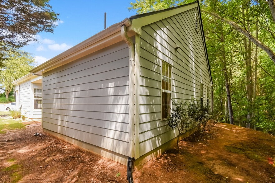 Building Photo - 2010 Greenhill Pass